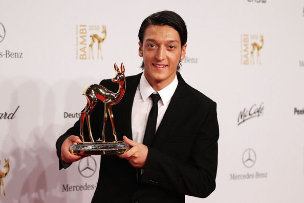 厄齐尔曾经获得斑比奖