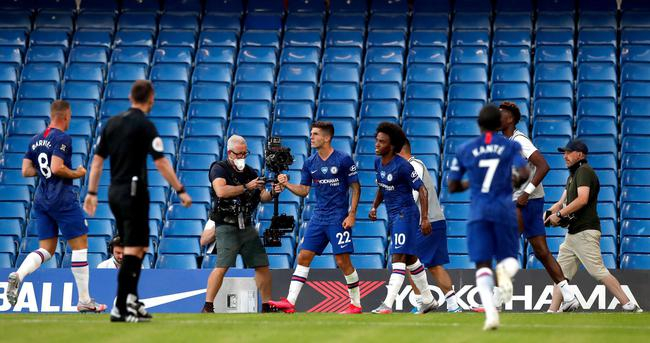 切尔西庆祝进球