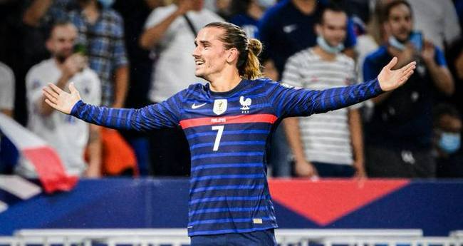 格列兹曼双响，法国2-0