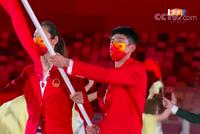 奥运开幕式中国代表团出场 朱婷赵帅引领王者之师