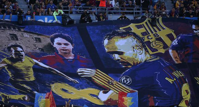 球迷巨幅海报感谢伊涅斯塔