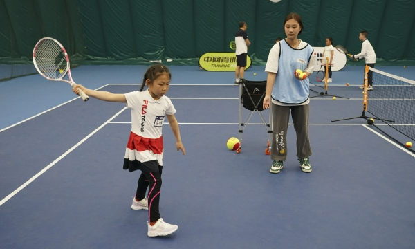 国家网球中心举行少年网球培训