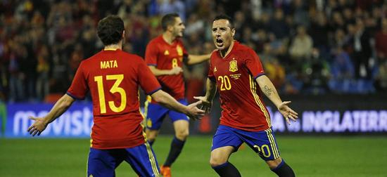 卡索拉庆祝进球