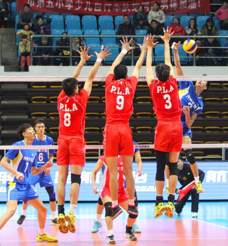 八一队三人拦网