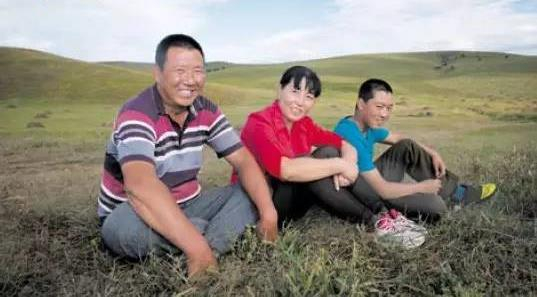 　　“宝安一家4口人，爸爸的脚十多年前因车祸落下残疾、妈妈有心脏病、自己也在两年前患有脑膜炎，“完好”的哥哥在乌兰浩特读大学。”