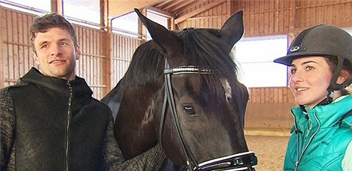 穆勒的妻子丽莎，曾与Dave一起夺得马术冠军。