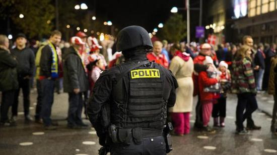 哥本哈根公园球场戒备森严