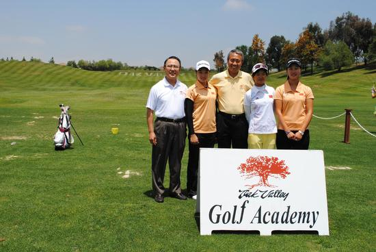 林希妤(右一)与于院长和陈副院长