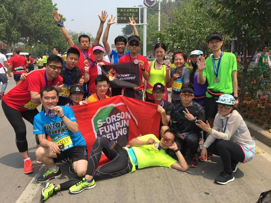 秦皇岛马拉松比赛。
