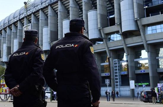 伯纳乌球场外安保严密