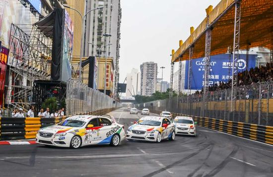 香港女车手杨嘉怡征战澳门大赛车华夏杯