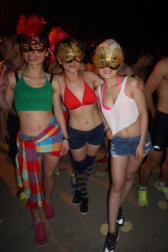 南宁悦跑会-2015跨年光猪跑