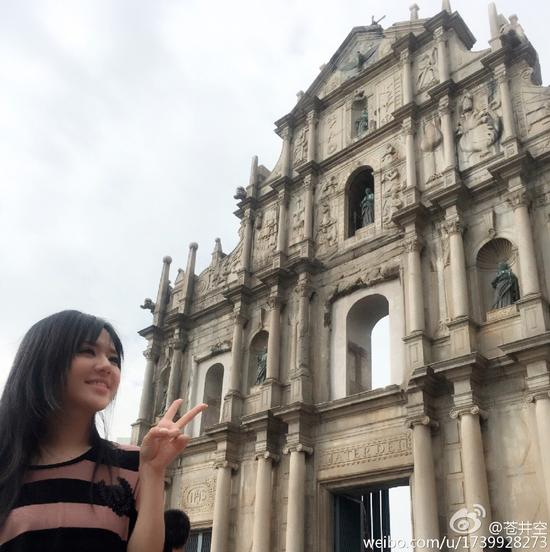 日本AV女星苍井空观看澳门格兰披治大赛车