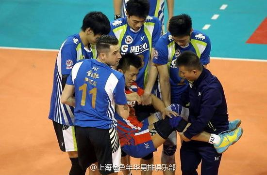 　　2015年2月11日晚，上海卢湾体育馆。14/15赛季男排联赛总决赛上海vs山东最后一场，任琦受伤下场。任琦痛苦的表情，揪碎球迷心。