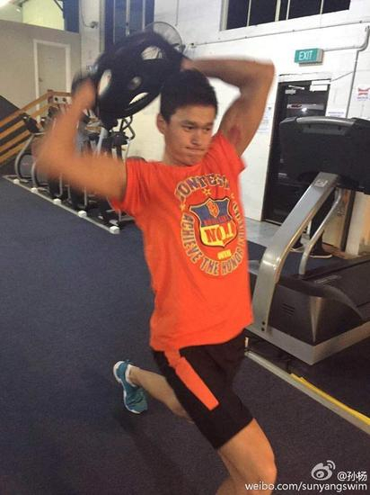 孙杨在健身中