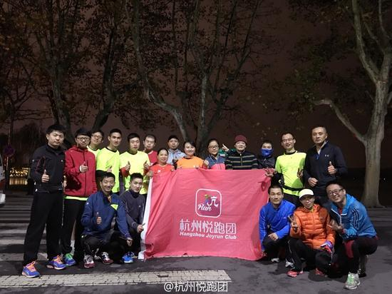 虽然天气寒冷，但小悦们热情不减，哇，首届杭马冠军项老师也来和小悦们一起活动啦！