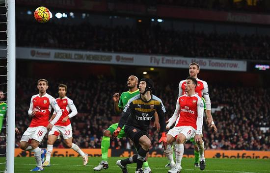 吉鲁自摆乌龙令队友目瞪口呆