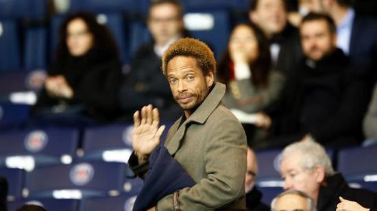 美国影星杜尔丹观战