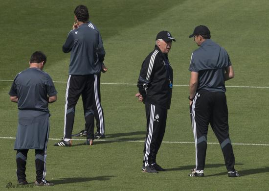 训练场上的安帅