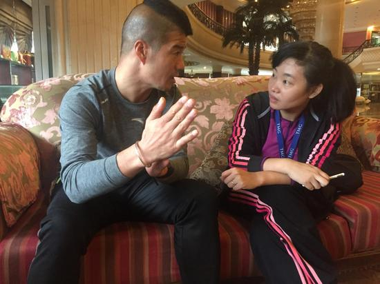 台州马拉松后与陈盆滨商量给跑团成员讲座事宜