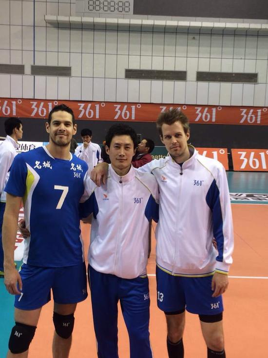 老队长和两位外援合影