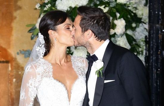 兰帕德亲吻新娘