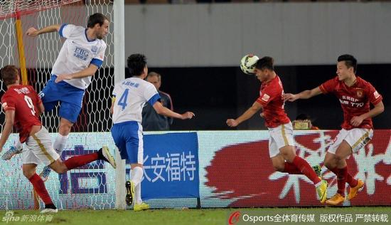 中超首轮，恒大凭借于汉超的绝杀才艰难取胜