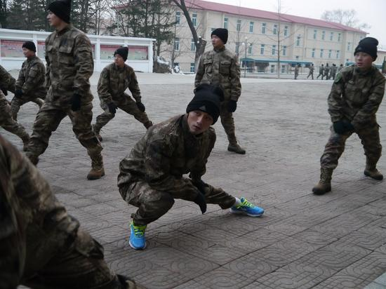 土豪科有20双一模一样的鞋