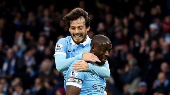 图雷与席尔瓦庆祝进球