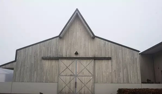 阿卡狄亚马场的马厩外观