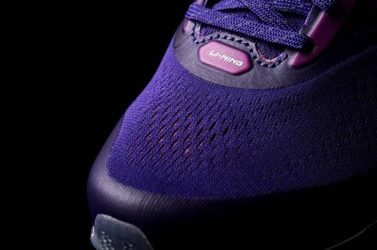 一体织网布结合无缝工艺的鞋面