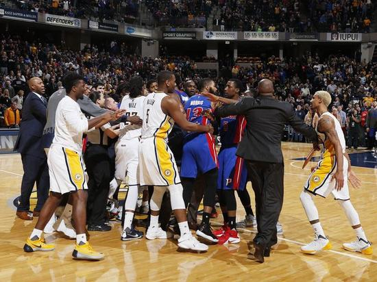 泡椒昨天与莫里斯冲突