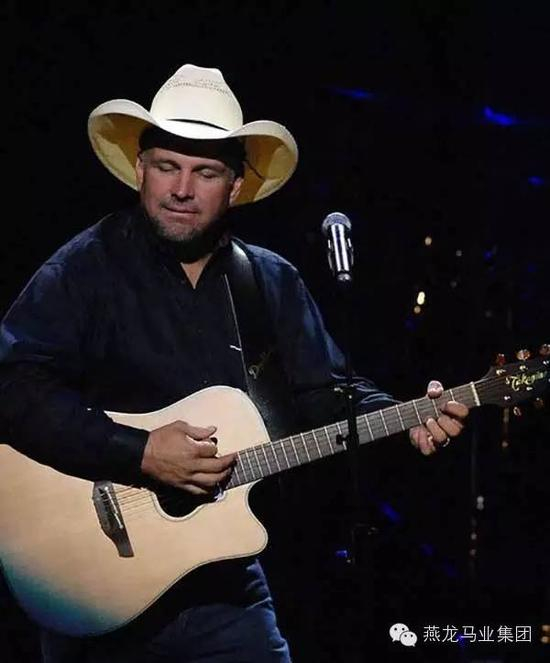 二十世纪九十年代以来最重要的乡村歌手 加斯·布鲁克斯