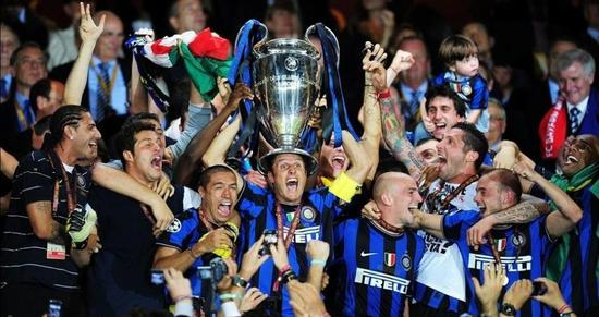 2010年赢得三冠王的国米无缘金球奖前三