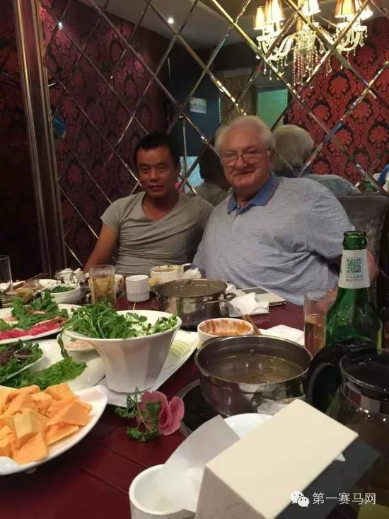 华俊强与外国教练乔约翰