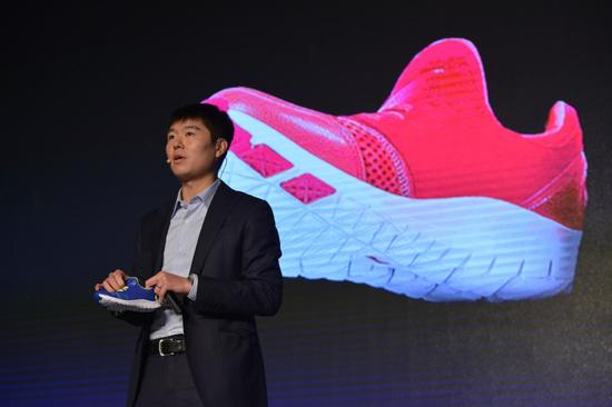 李宁跑步事业部总经理曾翔讲述产品特性