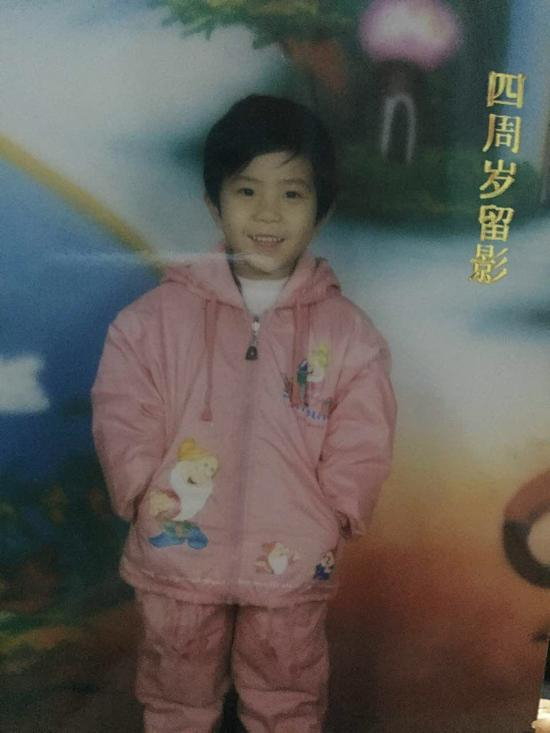 小时候的樊芮伶