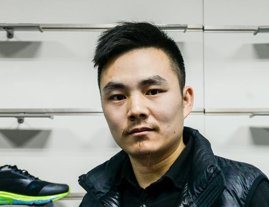 特步设计张龙