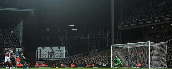 阿圭罗点球扳平