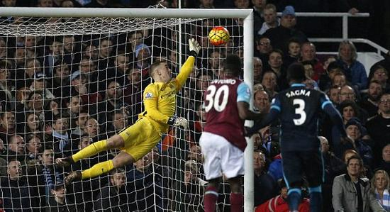 乔-哈特飞身救险