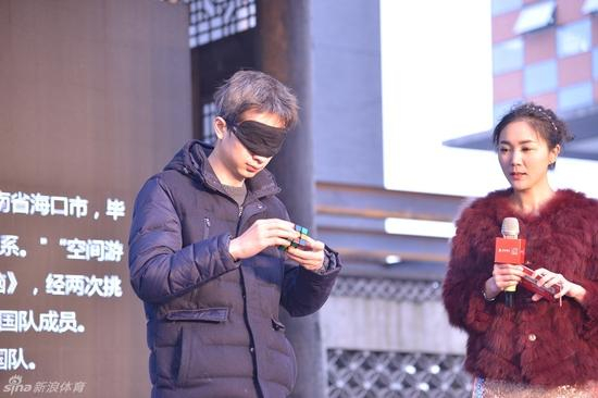 贾立平盲拧魔方