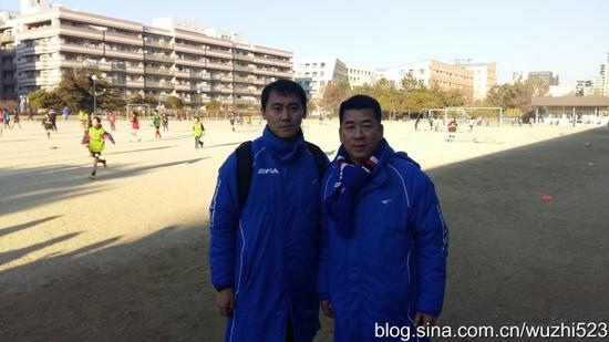 和中国足坛名宿曹限东指导