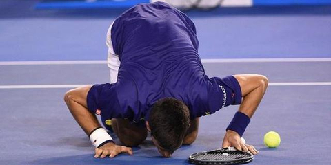 新浪直击小德澳网夺冠 跪地亲吻球场