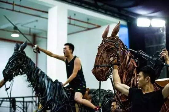 “战马需要14个人 连续工作4个月才能完成”
