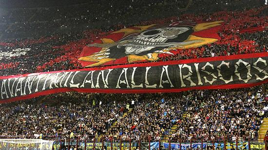 AC米兰球迷看台标语