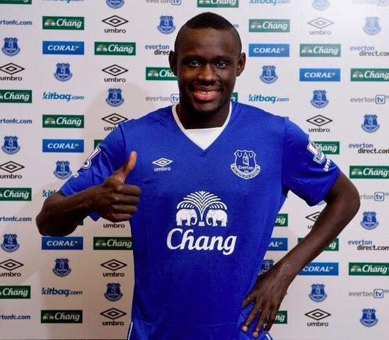 奥马尔-尼亚瑟加盟埃弗顿