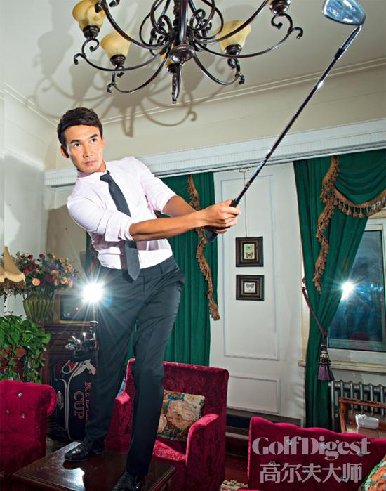 张铎夏天最疯狂的时候，一天能打54洞，而且是走路打