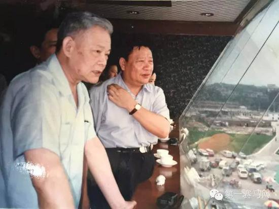 原全国政协副主席叶选平（左一）曾经前往广州赛马场视察