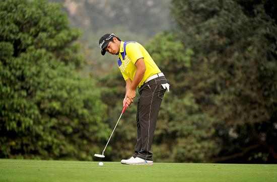 泰国球手提提帕半程领跑