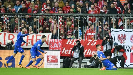 瓦格纳庆祝进球